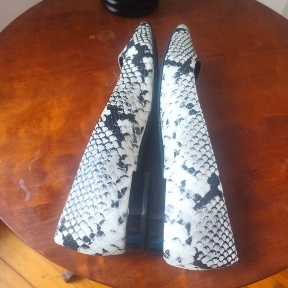 Calvin Klein Emerin snake print pointed toe flat - Picture 3 of 5